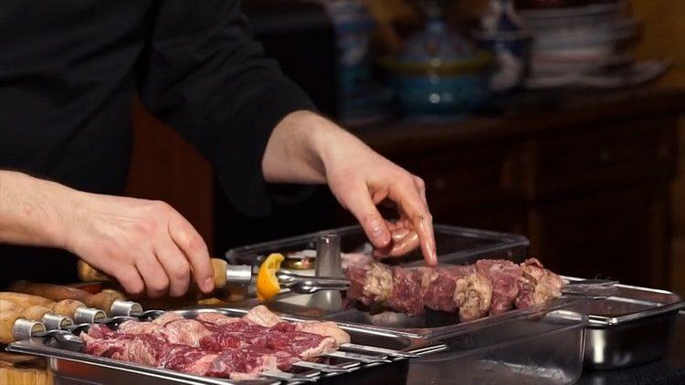 Beef skewers - recipe para sa atsara