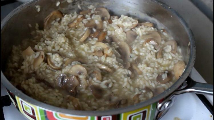 kombinálja a gombát és a rizst
