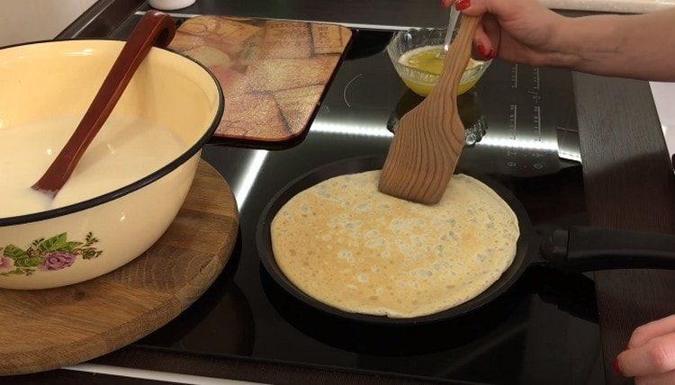 Questi pancakes possono essere fritti senza uova.