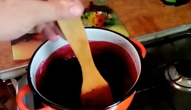 Cuocere la gelatina a fuoco basso