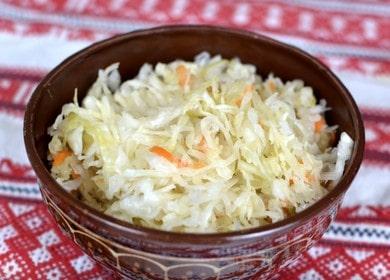 Sauerkraut sa isang garapon na walang asukal at suka 🥫