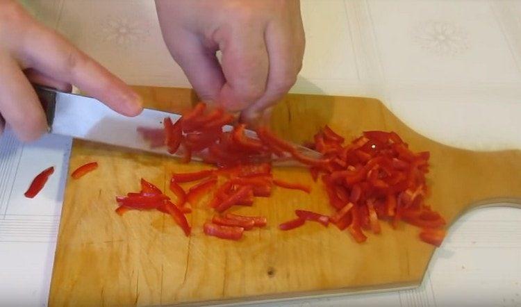 κόψτε τις πιπεριές.