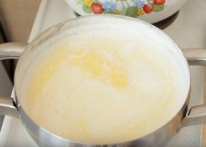 Prepariamo una zuppa di latte rapida e gustosa con noodles secondo una ricetta passo-passo con una foto.
