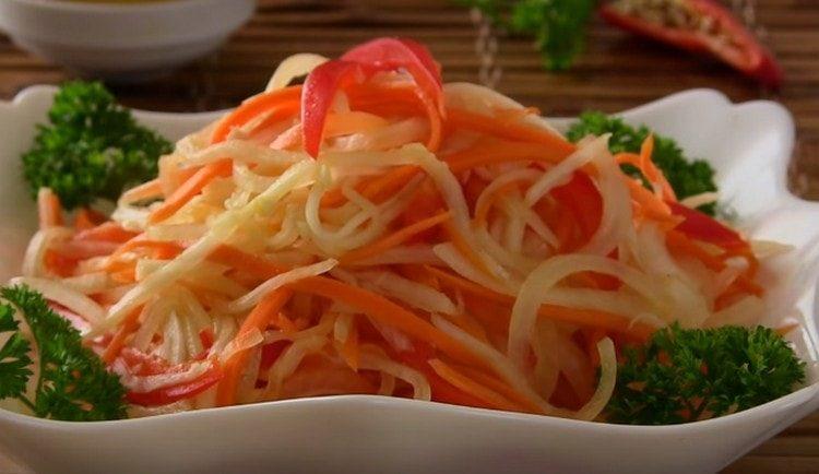 Tämä on herkullisin daikon-salaatti, jonka voit kokata kotona!