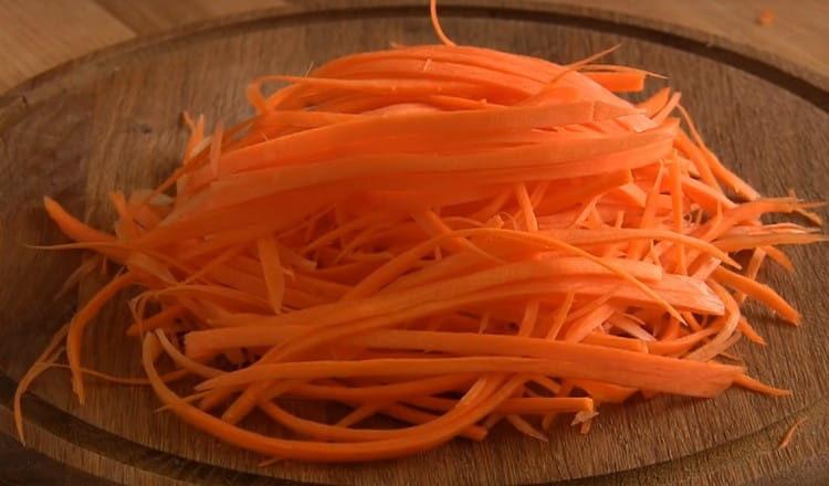 tre su una grattugia coreana sono anche carote.