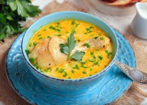 Vaření lahodné sýrové polévky: recept s rozpuštěným sýrem.