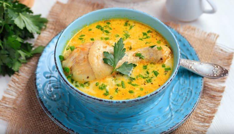 Ето такава ароматна супа от сирене може да се приготви с топено сирене на базата на проста рецепта.