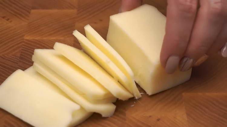 tritare il formaggio