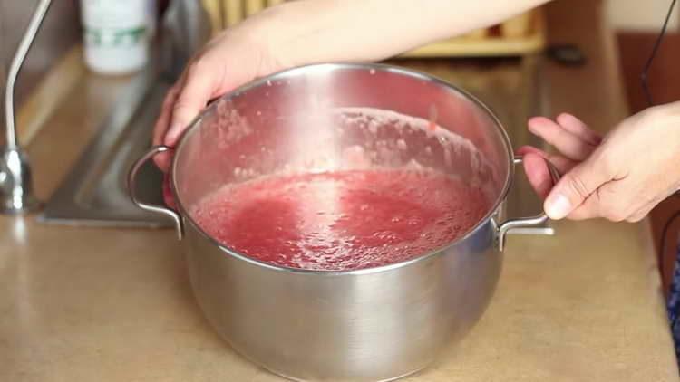 nakrájejte rajče v mixéru