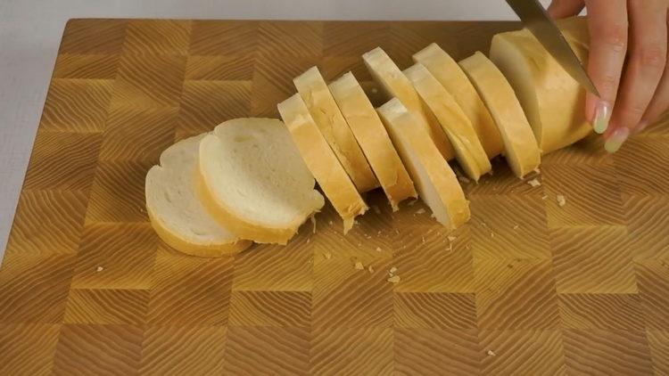 ψιλοκόψτε το ψωμί