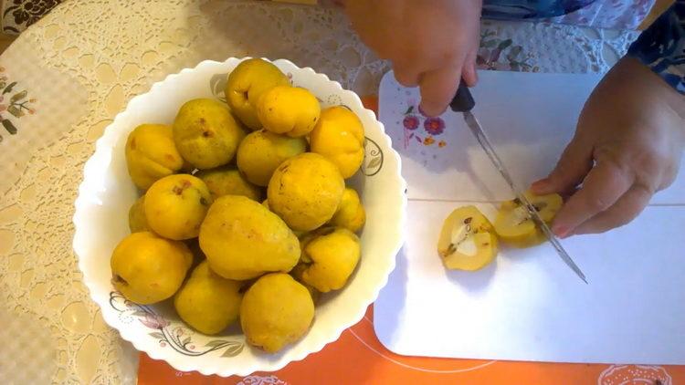 Ang Japanese quince jam ay ang pinaka masarap na recipe