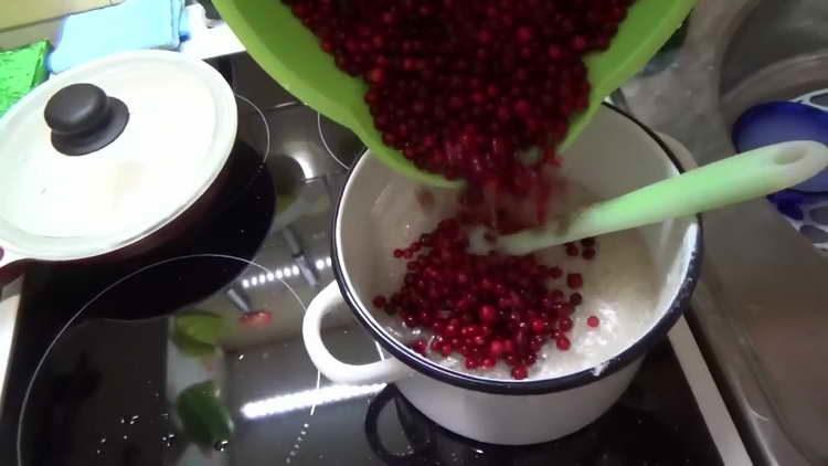 magpadala ng mga cranberry sa syrup