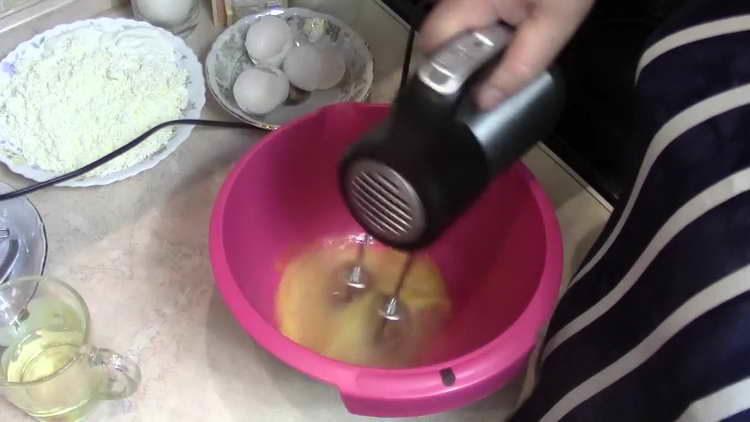 sbattere le uova con un mixer