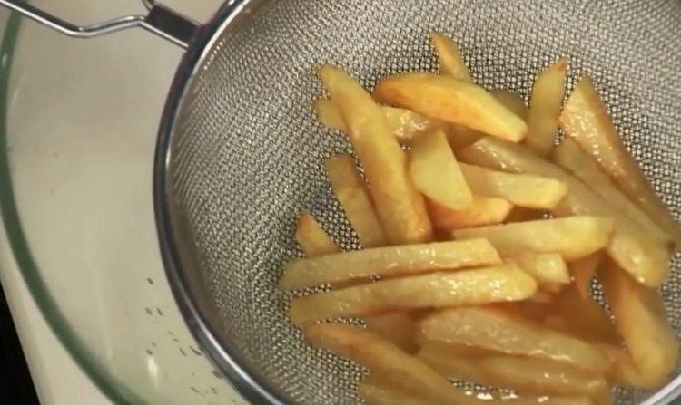 Wie man Pommes frites brät