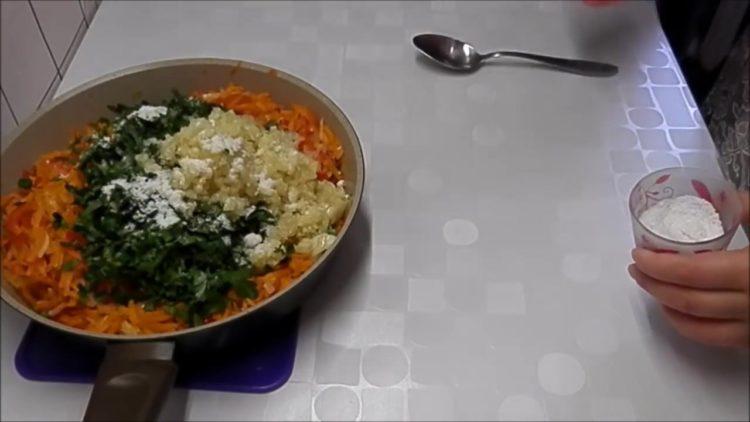 mescolare verdure aglio e sale