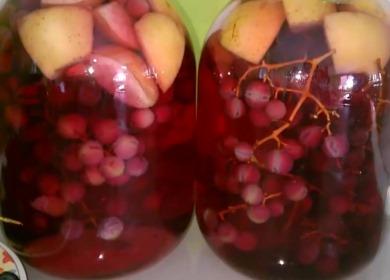 Geschmorte Äpfel und Trauben für den Winter