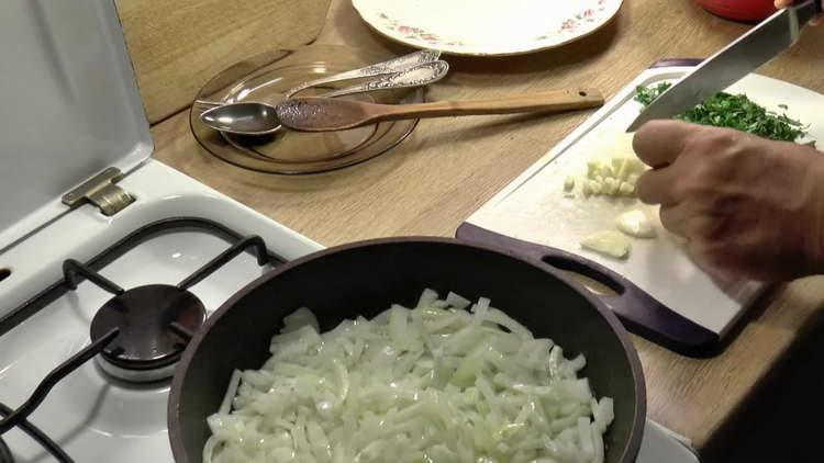 tagliare l'aglio