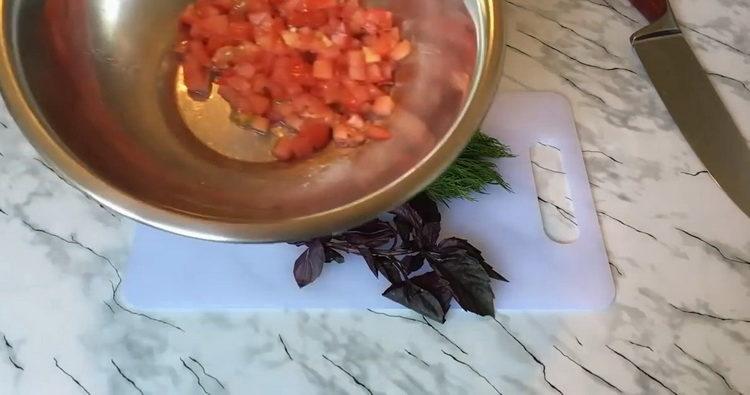 supjaustykite pomidorus