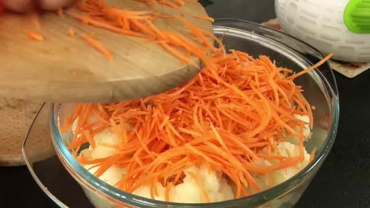 сложете морковите за зелето