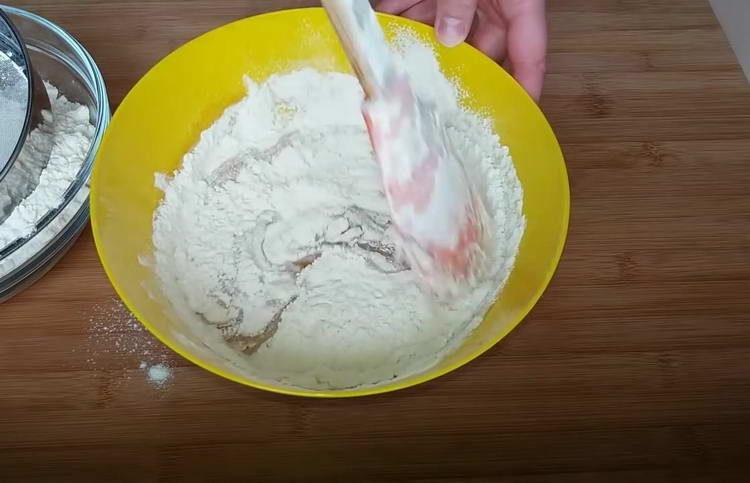 sift flour sa cooled mass