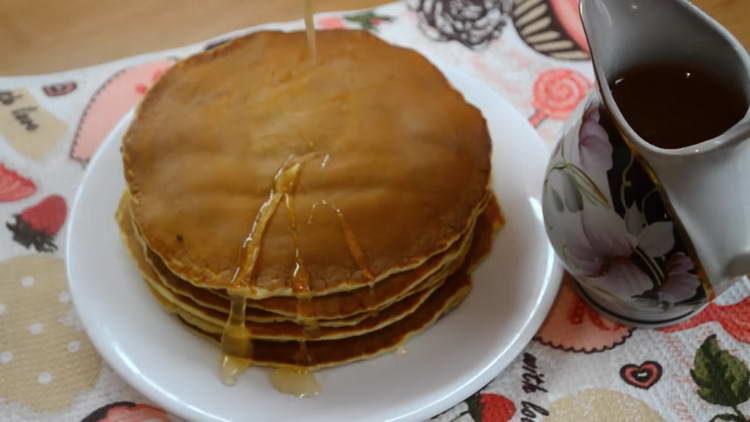 mga pancake ng gatas