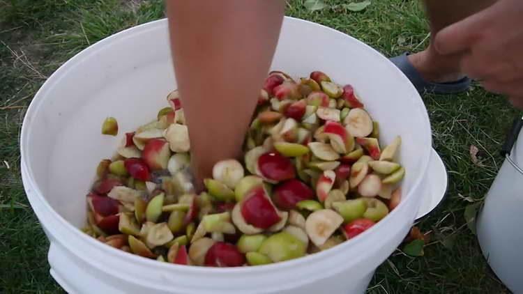 Mischen Sie Äpfel mit Trauben