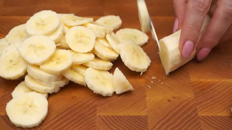 nakrájejte banány