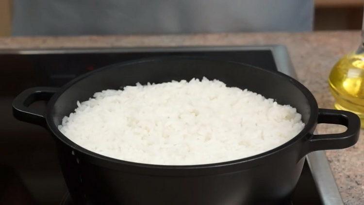 Come cucinare il riso in una padella sull'acqua secondo una ricetta passo dopo passo con una foto