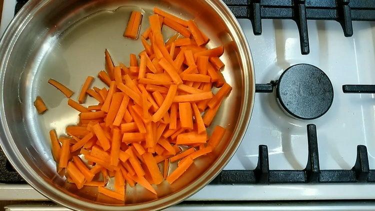 запържете морковите