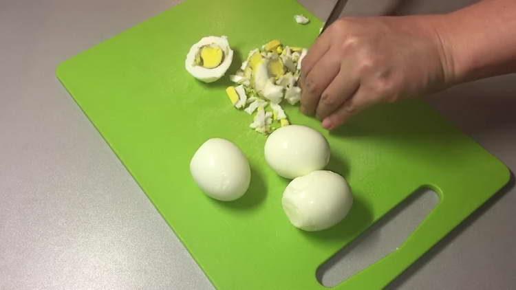 schneide die Eier