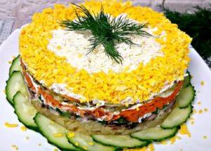 maghanda ng isang simpleng salad na may mga sprats