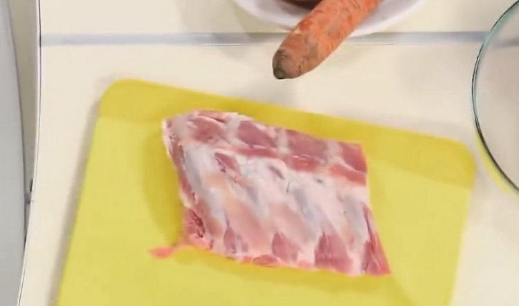 طبخ لحم الخنزير الأضلاع في الفرن