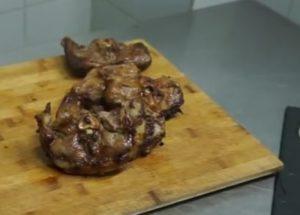 hindi mapaniniwalaan o kapani-paniwala makatas na kebab lamb sad
