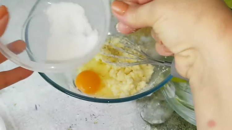 schicke Eier zu Butter