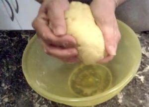 приготвяне на идеалното тесто за кокошарника