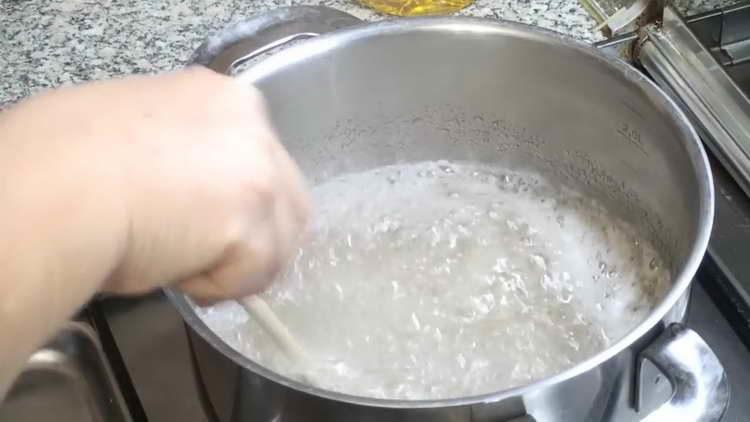 ρίξτε κιτρικό οξύ στο τηγάνι