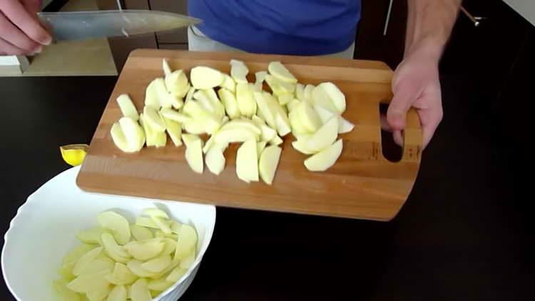 supjaustykite obuolį skiltelėmis