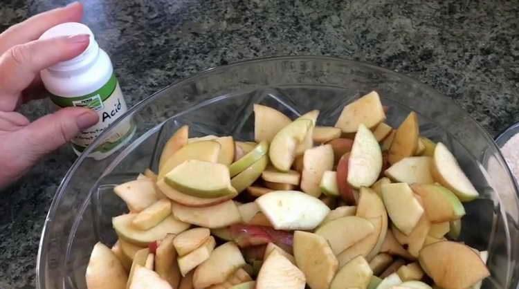 lisää sitruunahappo omenoihin
