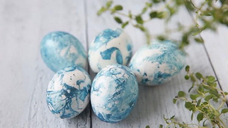 3 modi originali per colorare un uovo di Pasqua