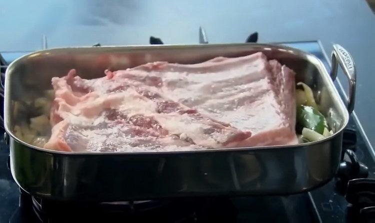 smažit vepřové maso