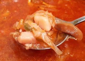 Cucinare la zuppa di borscht di pollo perfetta