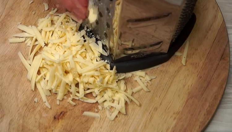 strofinare il formaggio