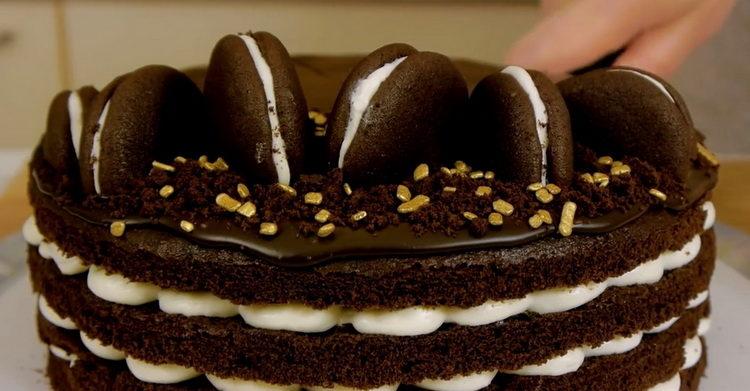 Puikus šokoladinis pyragas Whoopi pyragas yra paruoštas