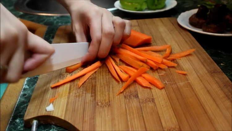 κόβουμε τα λαχανικά σε λωρίδες