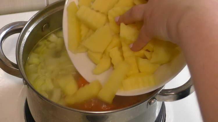 poslat brambory do polévky
