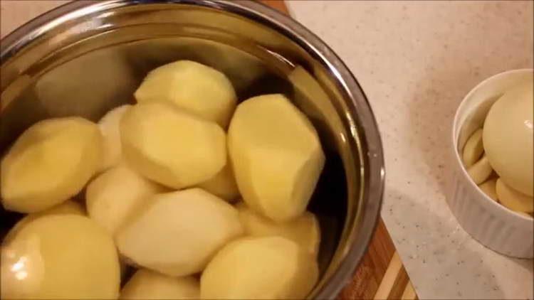 loupání brambor