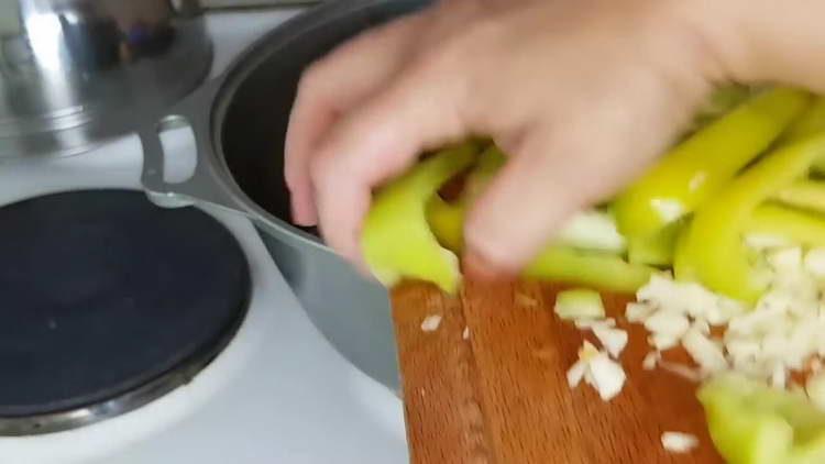 nasekejte česnek