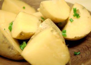 البطاطا سترة لذيذة في الميكروويف