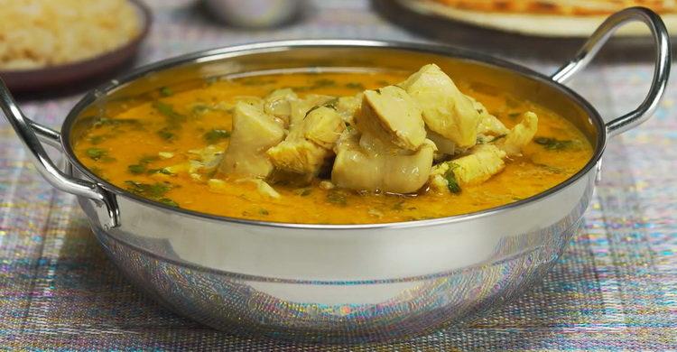 Pollo al curry in latte di cocco - ricetta indiana