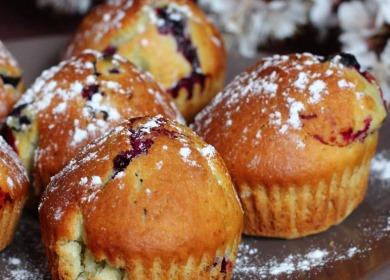 Ang recipe ng Muffin sa mga currant  na may larawan